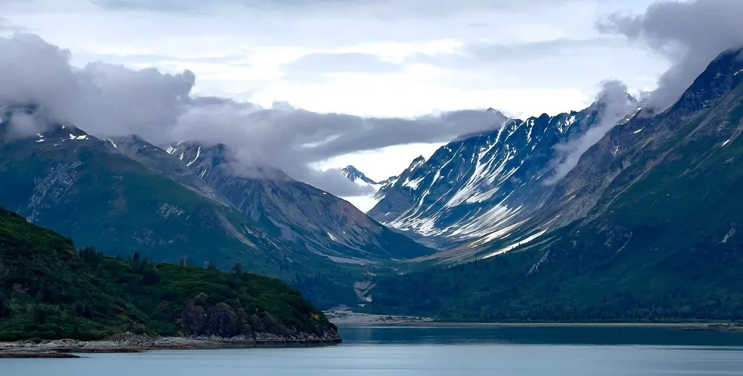 Mendenhall Glacier Ice Caves (c) Laurent Dick - Wild Alaska Travel